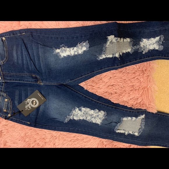Fashion Nova Distressed Jeans - Picture 4 of 6